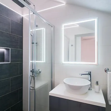Elin - Private Pool & Peaceful Family Retreat Near Omis *
