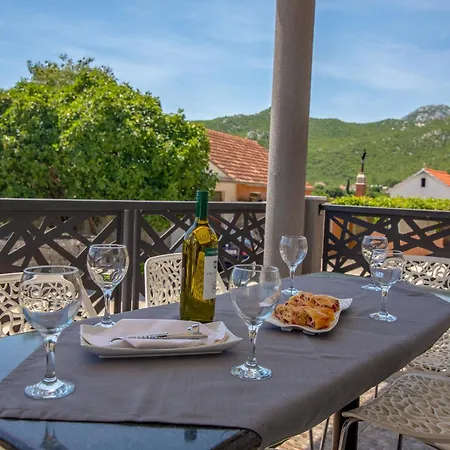 Elin - Private Pool & Peaceful Family Retreat Near Omis *