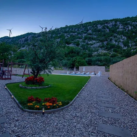 Elin - Private Pool & Peaceful Family Retreat Near Omis Villa