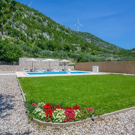 Elin - Private Pool & Peaceful Family Retreat Near Omis Villa *