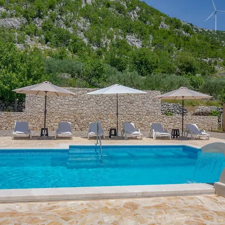 Elin - Private Pool & Peaceful Family Retreat Near Omis Villa