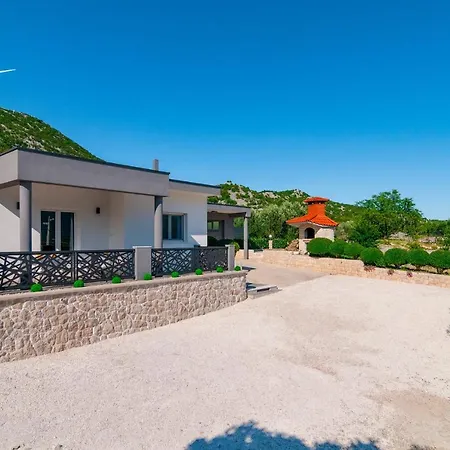 Villa Elin - Private Pool & Peaceful Family Retreat Near Omis