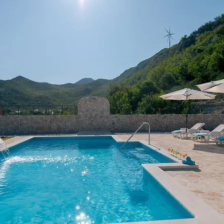 Βίλα Elin - Private Pool & Peaceful Family Retreat Near Omis