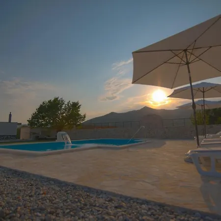 Elin - Private Pool & Peaceful Family Retreat Near Omis *