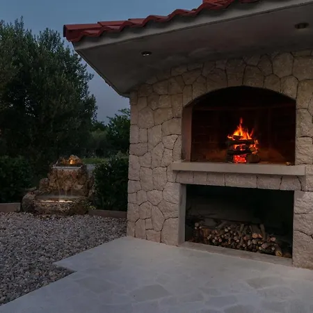 Elin - Private Pool & Peaceful Family Retreat Near Omis Seoca
