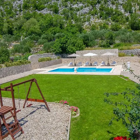 Elin - Private Pool & Peaceful Family Retreat Near Omis Villa *