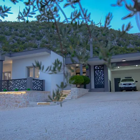 Elin - Private Pool & Peaceful Family Retreat Near Omis Βίλα