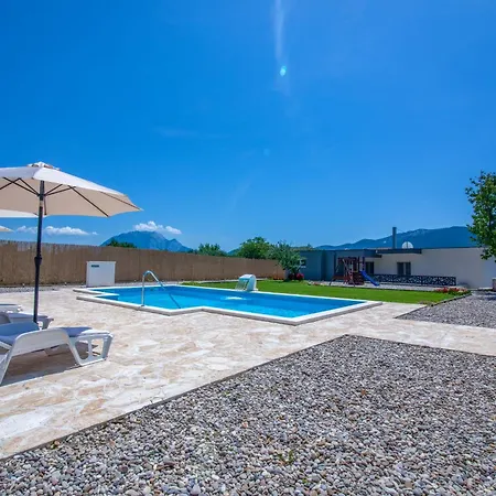 Elin - Private Pool & Peaceful Family Retreat Near Omis