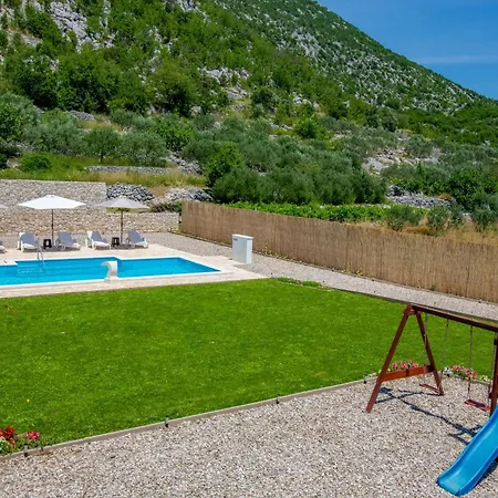Elin - Private Pool & Peaceful Family Retreat Near Omis Villa Seoca